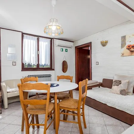 Appartamento 1 Bedroom Pet Friendly In Abbazia